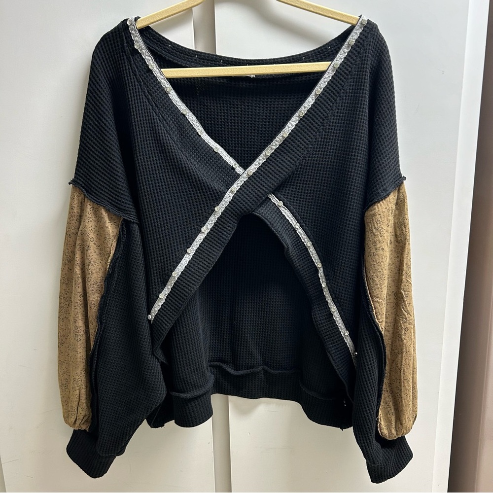 POL Crossover V-Neck Cropped Pullover - Black, Silver & Brown, medium